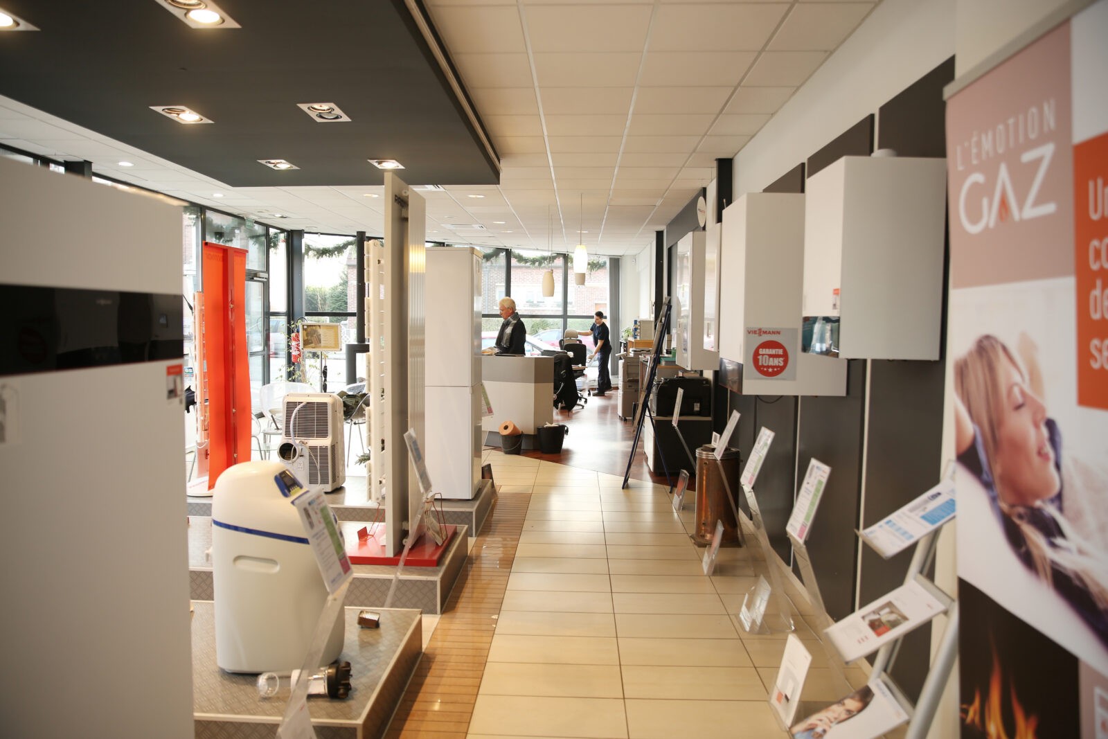 Vue intérieure du showroom Verbrugghe à Croix